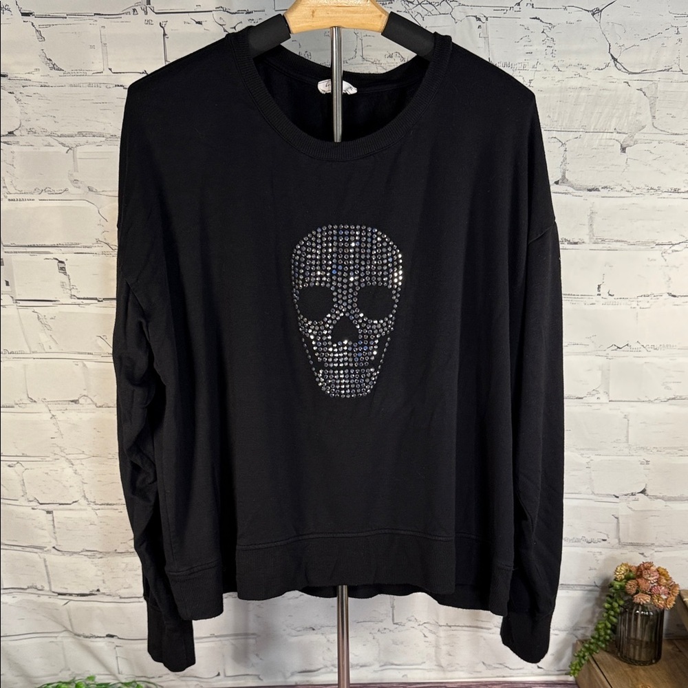 brit.ny Black Long Sleeve Top with‎ dazzle skull detail